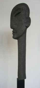 kopf mit ohrring | terracotta, engobe | 48 cm